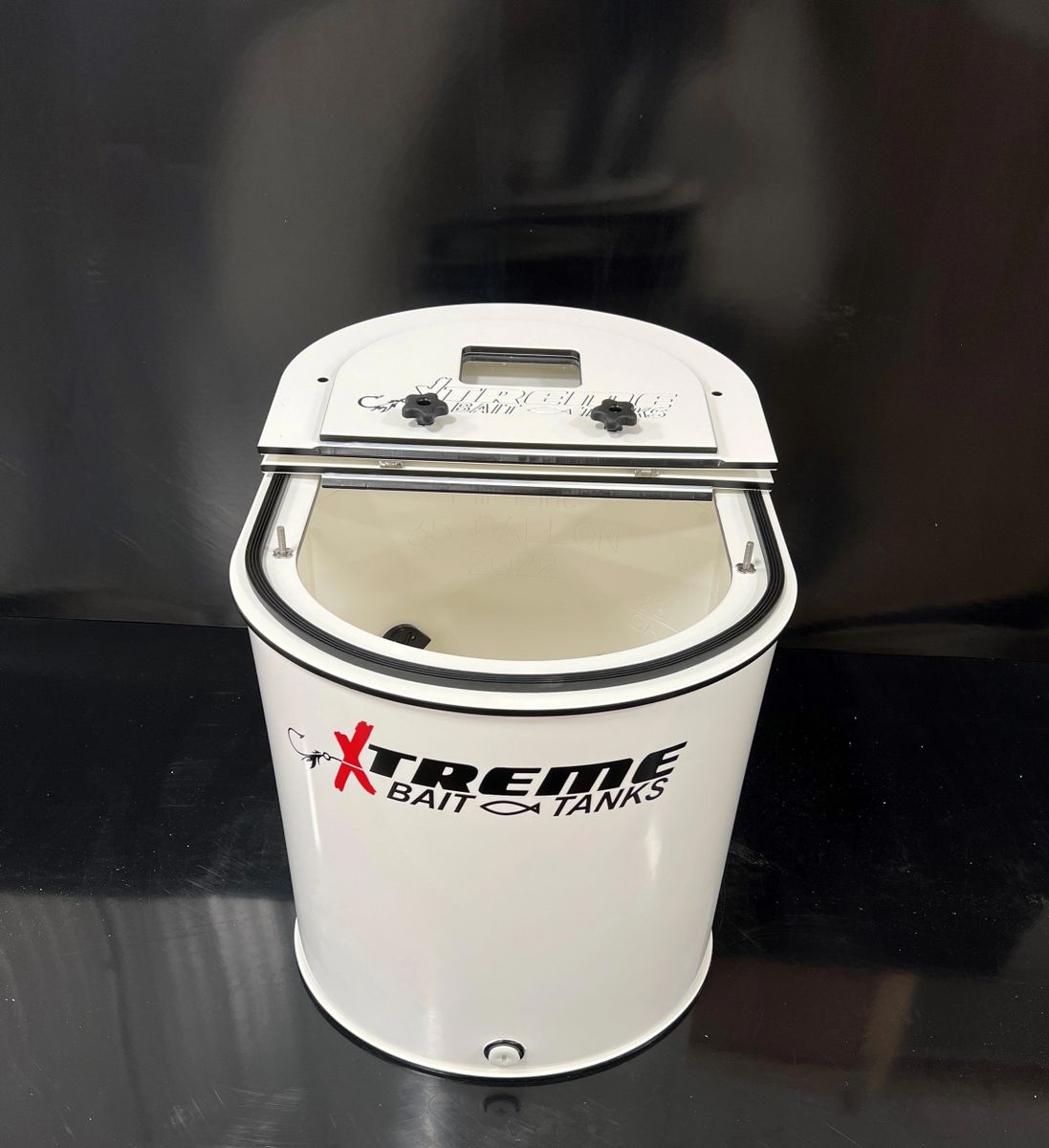SIGNATURE SERIES 35 GALLON (45 GALLON TOTAL) XTREME BAIT TANK